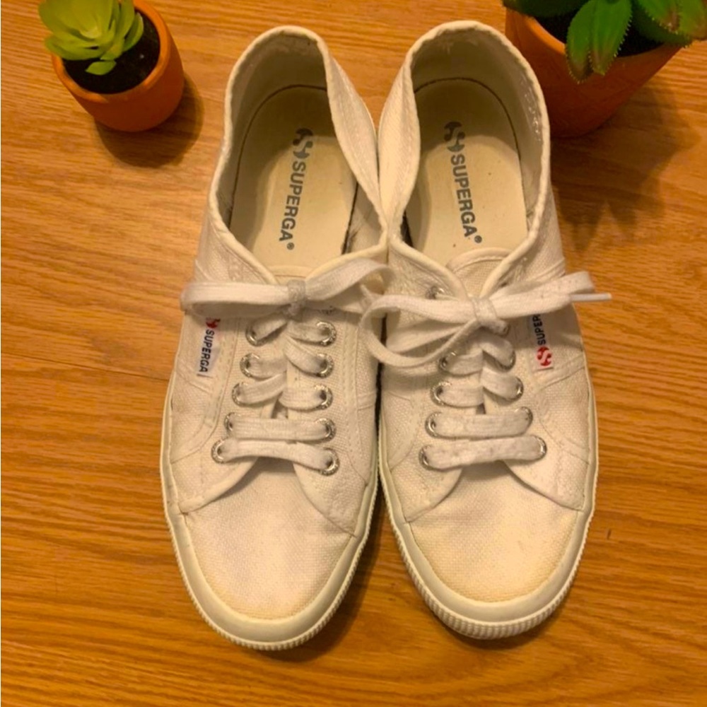 Women’s SUPERGA Tennis Shoes Size 8 1/2
